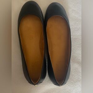 Naturalizer black leather slip on shoes
